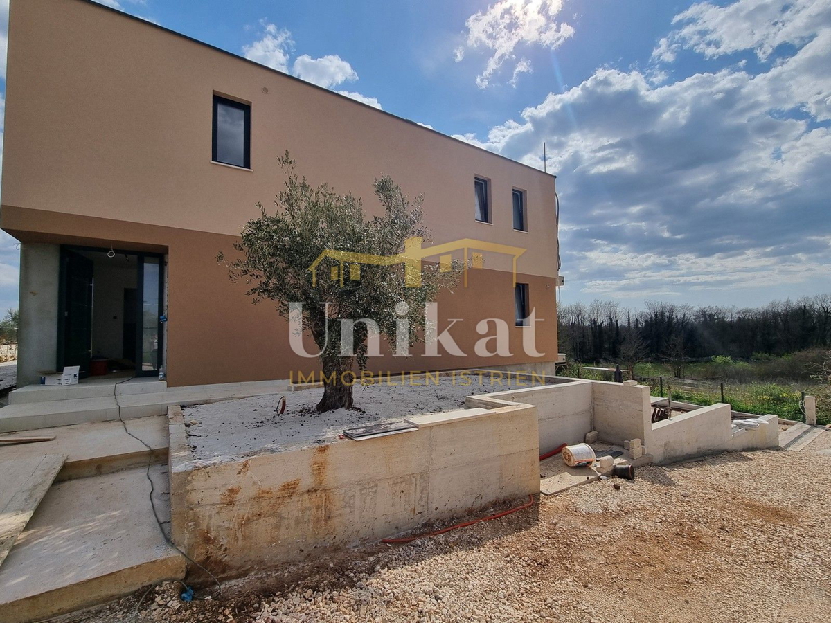 Hiša v okolici Višnjana - 4 spalnice in bazen